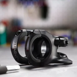 E-thirteen E*thirteen Covert ICR Plus Stuurpen - 35mm | 1 1/8" - Zwart -Rijwiel Onderdel Verkoopwinkel covert icr plus stem black front side 1496699