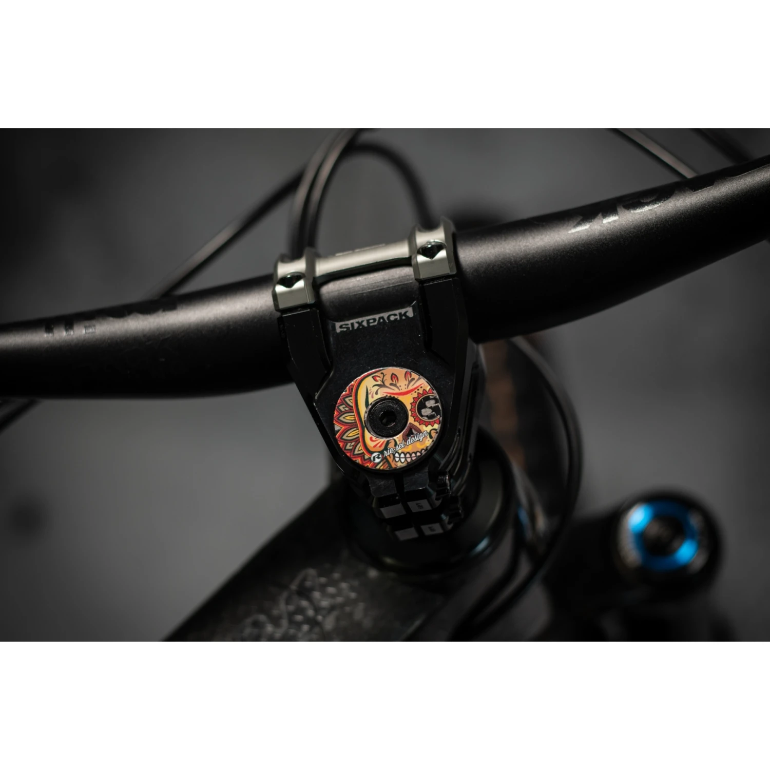 Rie:sel Design Stem:cap Carbon Ahead Kap - Los Muertos 4 Rie:sel Design Stem:cap Carbon Ahead Kap - Los Muertos - Afbeelding 2